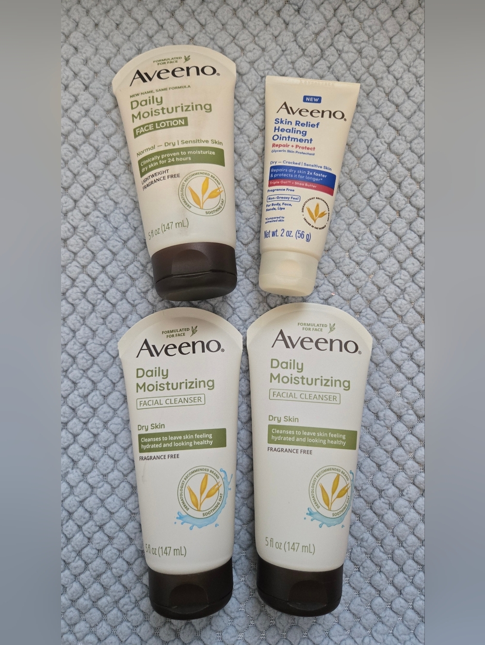 New Aveeno Daily Moisturizing Skincare Set (4 Items)